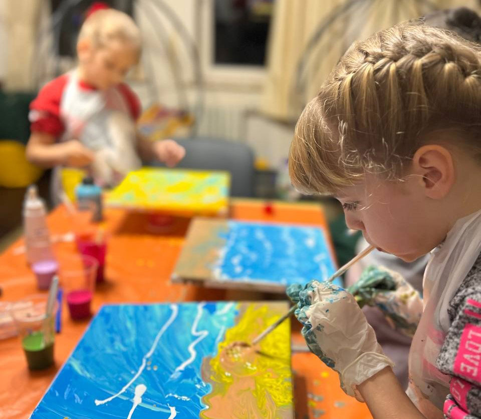 kid painting
