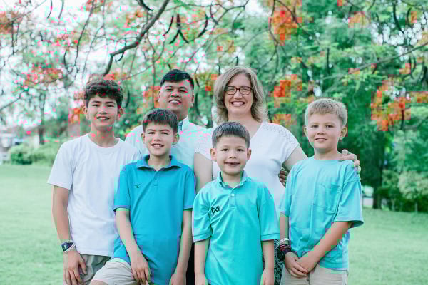 Wanchai (Ozz) and Sara Fast Kumrod